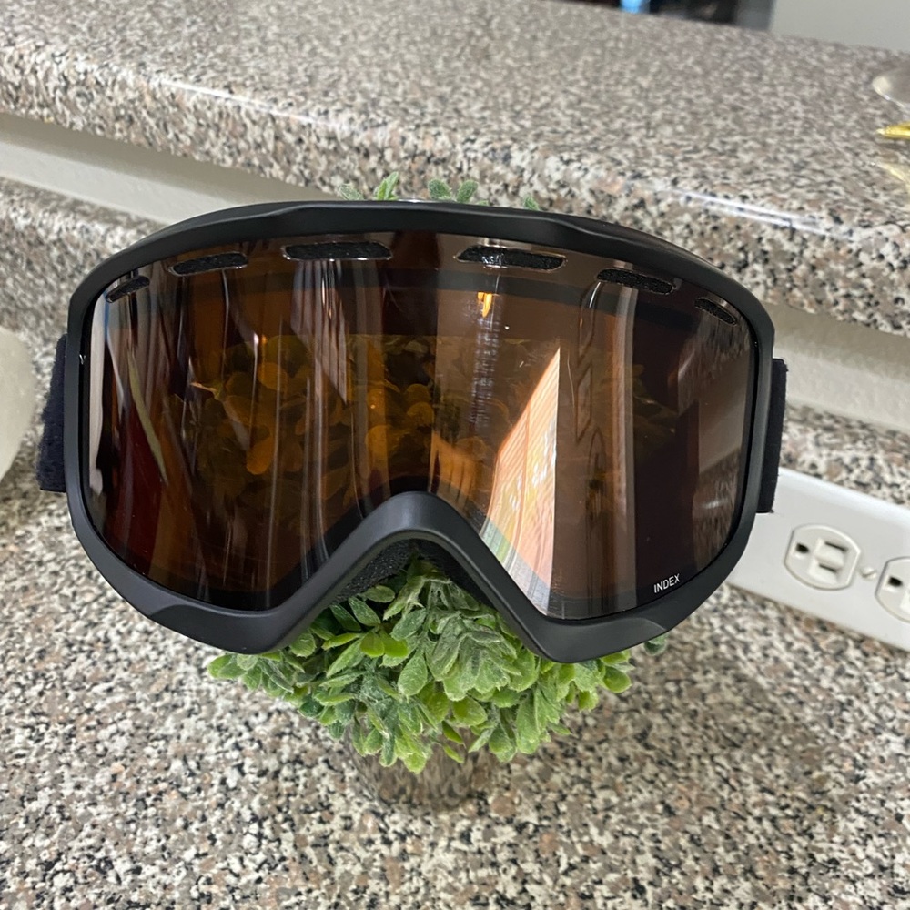 - GIRO Snowboard goggles adult size